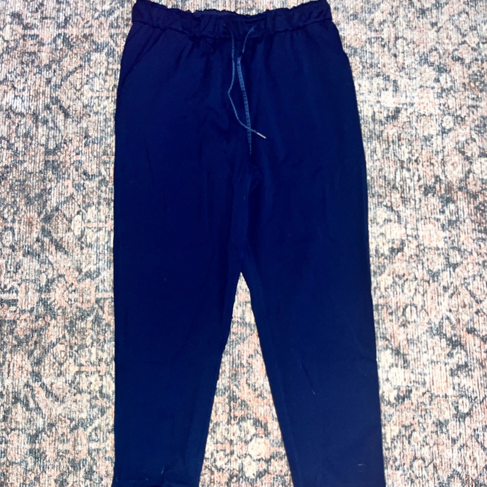 Lululemon on the move pants